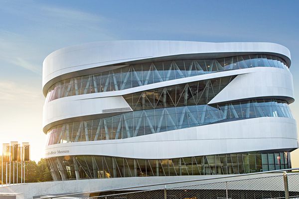 독일 슈투트가르트에 위치한 벤츠 박물관의 외관. 구조가 나선형으로 돼있다./사진=메르세데스-벤츠 제공