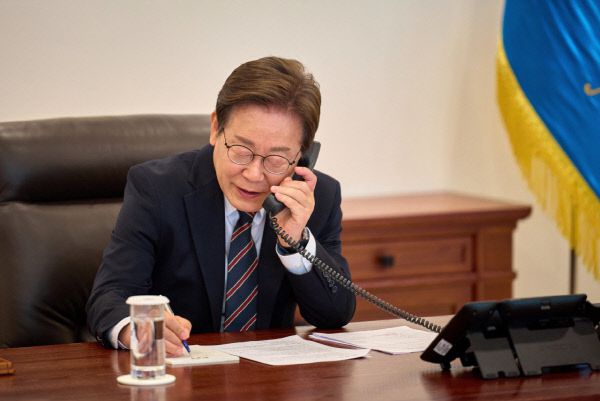 (서울=뉴스1) 박지혜 기자 = 이재명 대통령이 9일 서울 용산구 대통령실 청사에서 열린 비상경제점검 TF 2차 회의를 주재하고 있다.  (대통령실 제공. 재판매 및 DB 금지) 2025.6.9/뉴스1  Copyright (C) 뉴스1. All rights reserved. 무단 전재 및 재배포,  AI학습 이용 금지. /사진=(서울=뉴스1) 박지혜 기자