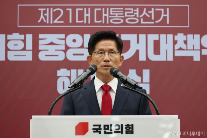 김문수 전 국민의힘 대선 후보가 4일 서울 여의도 국민의힘 당사에서 열린 중앙선대위 해단식에서 발언하고 있다. (공동취재) 2025.6.4/사진=뉴스1 /사진=(서울=뉴스1) 이광호 기자