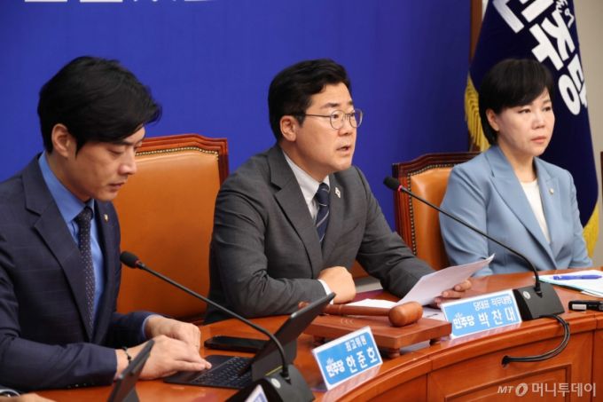 [서울=뉴시스] 조성봉 기자 = 박찬대 더불어민주당 당대표 직무대행 겸 원내대표가 11일 오전 서울 여의도 국회에서 열린 최고위원회의에서 발언을 하고 있다. 2025.06.11. suncho21@newsis.com /사진=조성봉