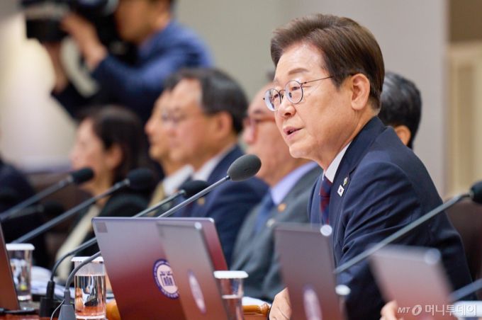 (서울=뉴스1) 허경 기자 = 이재명 대통령이 10일 서울 용산구 대통령실 청사에서 열린 국무회의에서 모두발언을 하고 있다. (대통령실 제공. 재판매 및 DB 금지) 2025.6.10/뉴스1  Copyright (C) 뉴스1. All rights reserved. 무단 전재 및 재배포,  AI학습 이용 금지. /사진=(서울=뉴스1) 허경 기자