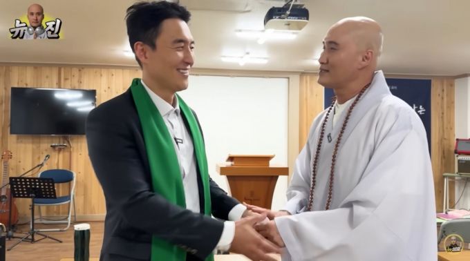 코미디언 김인석이 '뉴진스님' 윤성호의 유튜브 채널에 개척교회 목사로 등장했다가 오해를 샀다./사진=유튜브 채널 '뉴성호 bbakoo' 영상