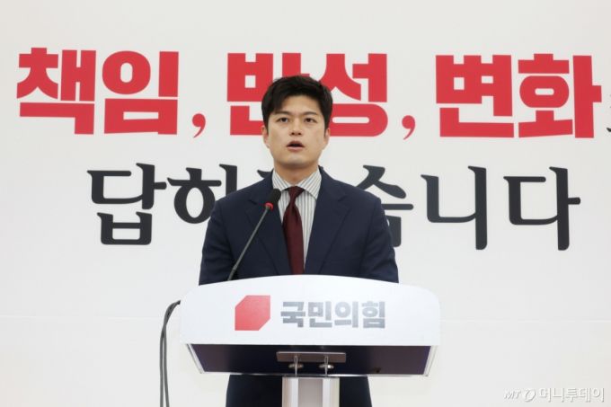 김용태 국민의힘 비상대책위원장이 13일 오전 서울 여의도 국회에서 수원지법 대북송금재판 관련 현안 입장발표 기자회견을 하고 있다.  2025.6.13/뉴스1  Copyright (C) 뉴스1. All rights reserved. 무단 전재 및 재배포,  AI학습 이용 금지. /사진=(서울=뉴스1) 이광호 기자