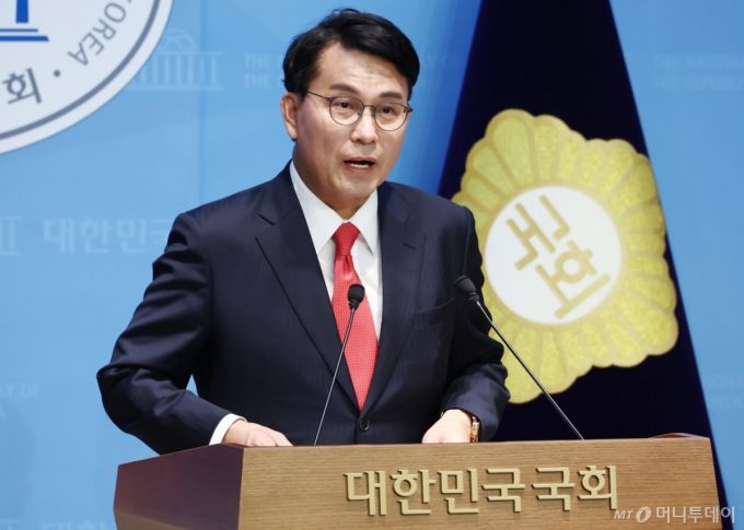 윤상현 국민의힘 의원이 14일 오후 서울 여의도 국회 소통관에서 당내 현안 관련 기자회견을 하고 있다. 2025.6.15/사진=뉴스1  /사진=(서울=뉴스1) 김민지 기자