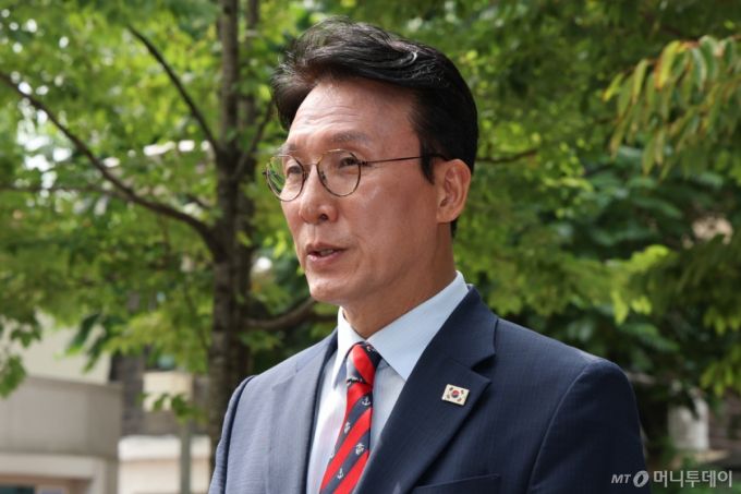 (서울=뉴스1) 임세영 기자 = 김민석 국무총리 후보자가 13일 오전 서울 종로구 통의동 금융감독원 연수원에 마련된 인사청문회 준비 사무실로 출근을 하고 있다. 2025.6.13./뉴스1  Copyright (C) 뉴스1. All rights reserved. 무단 전재 및 재배포,  AI학습 이용 금지. /사진=(서울=뉴스1) 임세영 기자