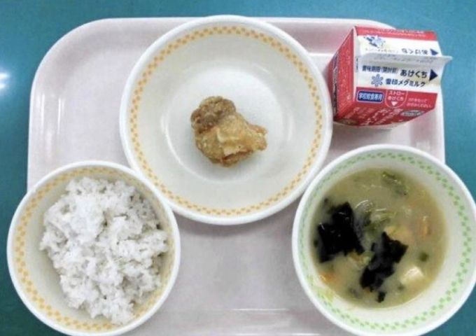 일본 후쿠오카에서 부실 급식 논란이 불거진 메뉴 사진./사진=뉴시스(엑스 화면캡쳐)