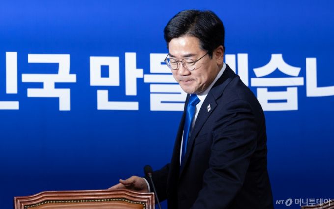 (서울=뉴스1) 이재명 기자 = 박찬대 더불어민주당 대표 직무대행 겸 원내대표가 13일 오전 서울 여의도 국회에서 열린 최고위원회의에 참석하고 있다. 2025.6.13/뉴스1  Copyright (C) 뉴스1. All rights reserved. 무단 전재 및 재배포,  AI학습 이용 금지. /사진=(서울=뉴스1) 이재명 기자