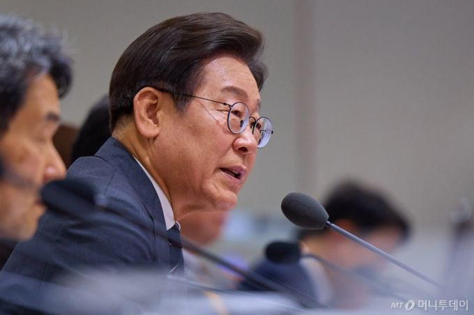 (서울=뉴스1) 박지혜 기자 = 이재명 대통령이 지난 19일 서울 용산 대통령실청사에서 제26회 국무회의를 주재하고 있다. (이재명 대통령 SNS. 재판매 및 DB 금지)  2025.6.20/뉴스1  Copyright (C) 뉴스1. All rights reserved. 무단 전재 및 재배포,  AI학습 이용 금지. /사진=(서울=뉴스1) 박지혜 기자