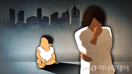 두 살 쌍둥이 등 어린 세 아들을 방치하고 약 3개월 동안 친정으로 가출한 20대 친모에게 검찰이 징역 2년을 구형했다. /사진=임종철 디자인기자