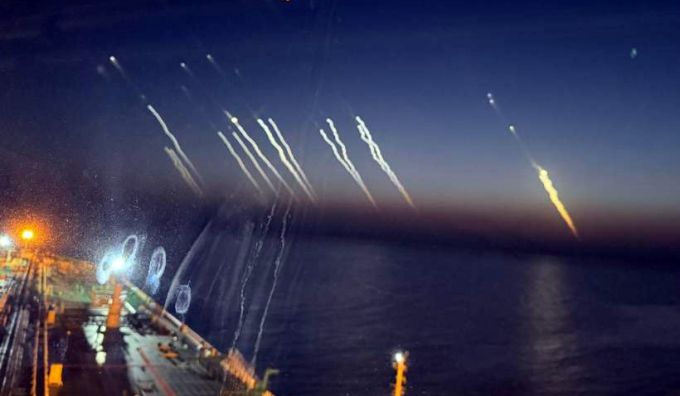 전국해상선원노동조합연맹은 호르무즈 해협을 항해 중인 한국 선박의 선원이 미사일 발사 모습이 담긴 사진을 촬영했다고 18일 밝혔다. /사진=뉴시스, 선원노련 제공