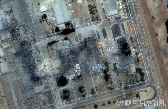 [이스파한=AP/뉴시스] 맥사 테크놀로지스가 제공한 위성 사진에 22일(현지 시간) 이란의 이스파한 핵시설이 미국의 공습으로 파손돼 있다. 2025.06.23. /사진=민경찬