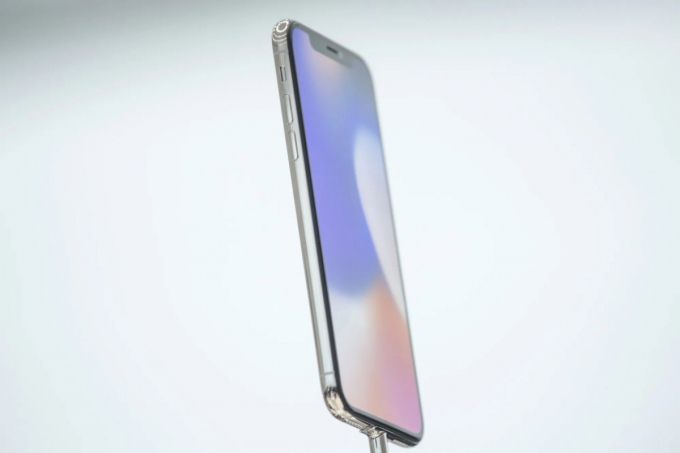 2017년 출시된 아이폰X/사진=블룸버그