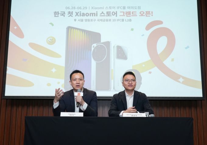 샤오미코리아 사장(왼쪽)과 앤드류 리 샤오미 국제사업부 동아시아 지역 총괄. /사진=샤오미