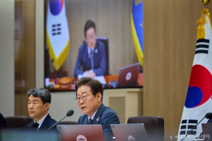 (서울=뉴스1) 허경 기자 = 이재명 대통령이 24일 서울 용산 대통령실 청사에서 열린 국무회의에서 발언하고 있다. (대통령실 제공. 재판매 및 DB 금지) 2025.6.24/뉴스1  Copyright (C) 뉴스1. All rights reserved. 무단 전재 및 재배포,  AI학습 이용 금지. /사진=(서울=뉴스1) 허경 기자