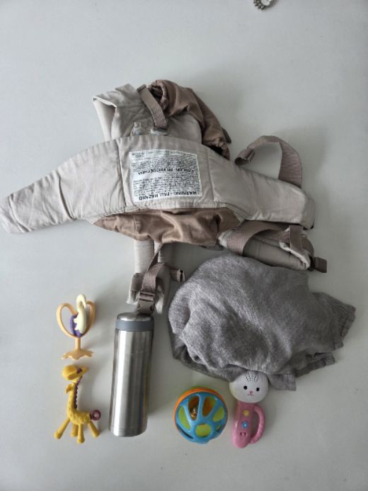 한때 기저귀 가방에서 부피와 무게를 많이 차지하던 아기띠, 보온병, 장난감, 치발기, 담요 등은 이제 유모차 밑으로 가거나 아예 사라졌다. /사진=최우영 기자