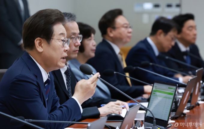 [서울=뉴시스] 고범준 기자 = 이재명 대통령이 1일 서울 용산 대통령실 청사에서 열린 국무회의에서 발언하고 있다. (대통령실통신사진기자단) 2025.07.01. bjko@newsis.com /사진=