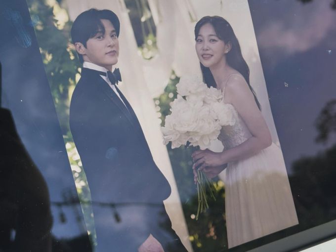 오는 10월 결혼을 앞둔 김가은 윤선우가 웨딩 화보를 공개했다. /사진=인스타그램 갈무리