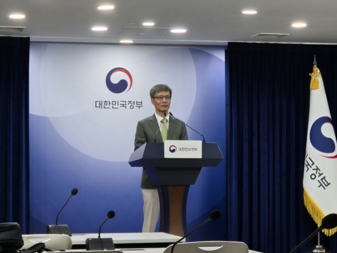 3일 정부서울청사에서 열린 수상자 브리핑에서 발표하는 황철성 서울대 교수 /사진=박건희 기자