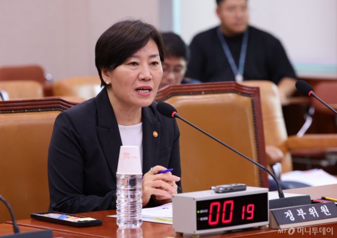 [서울=뉴시스] 김금보 기자 = 송미령 농림축산식품부 장관이 3일 서울 여의도 국회에서 열린 법제사법위원회 전체회의에서 발언하고 있다. 2025.07.03. kgb@newsis.com /사진=김금보