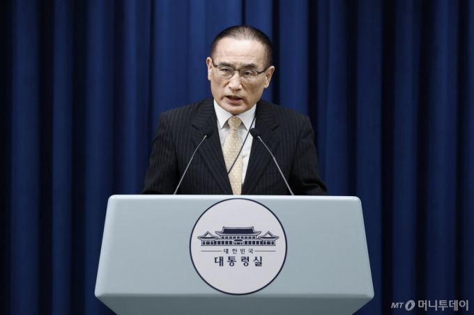 [서울=뉴시스] 최동준 기자 = 방미 일정을 마치고 귀국한 위성락 국가안보실장이 9일 서울 용산 대통령실에서 관세협상 및 방위비 관련 브리핑을 하고 있다. 2025.07.09. photocdj@newsis.com /사진=최동준