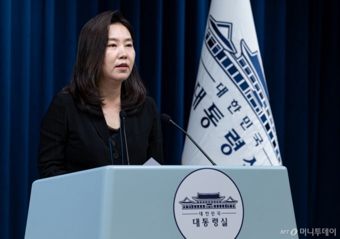 (서울=뉴스1) 이재명 기자 = 강유정 대통령실 대변인이 9일 서울 용산 대통령실 청사에서 차관급 인사 관련 브리핑을 하고 있다. 2025.7.9/뉴스1  Copyright (C) 뉴스1. All rights reserved. 무단 전재 및 재배포,  AI학습 이용 금지. /사진=(서울=뉴스1) 이재명 기자