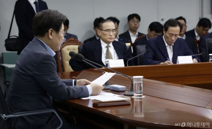 [서울=뉴시스] 최동준 기자 = 이재명 대통령이 10일 서울 용산 대통령실 청사에서 열린 제3차 수석보좌관 회의에서 발언하고 있다. 2025.07.10. photocdj@newsis.com /사진=최동준