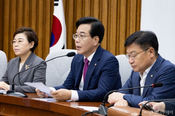 송언석 국민의힘 비상대책위원장 겸 원내대표가 11일 서울 여의도 국회에서 열린 원내대책회의에서 모두 발언을 하고 있다. 2025.7.11/사진=뉴스1 /사진=(서울=뉴스1) 유승관 기자