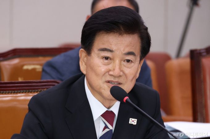 정동영 통일부 장관 후보가 14일 오전 서울 여의도 국회 외교통일위원회 전체회의장에서 열린 인사청문회에서 의원 질의에 답변하고 있다. / 사진=뉴스1