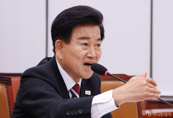 정동영 통일부 장관 후보가 14일 오전 서울 여의도 국회 외교통일위원회 전체회의장에서 열린 인사청문회에서 의원 질의에 답하고 있다. / 사진=뉴스1