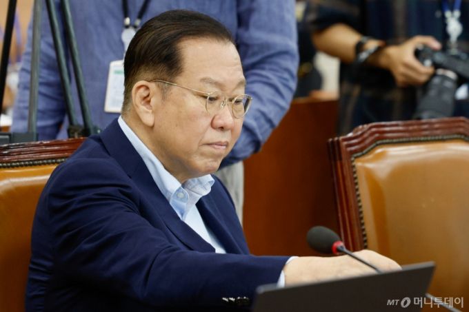 (서울=뉴스1) 안은나 기자 = 권영세 국민의힘 의원이 9일 오전 서울 여의도 국회에서 열린 제427회국회(임시회) 기획재정위원회 제1차 전체회의에 자리하고 있다. 2025.7.9/뉴스1  Copyright (C) 뉴스1. All rights reserved. 무단 전재 및 재배포,  AI학습 이용 금지. /사진=(서울=뉴스1) 안은나 기자