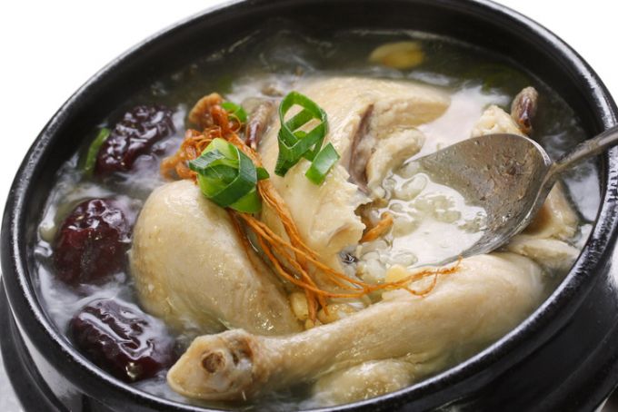 단골 식당에서 삼계탕을 먹다가 '노쇼 사기'를 막아준 한 공무원의 사연이 전해졌다./사진=게티이미지뱅크