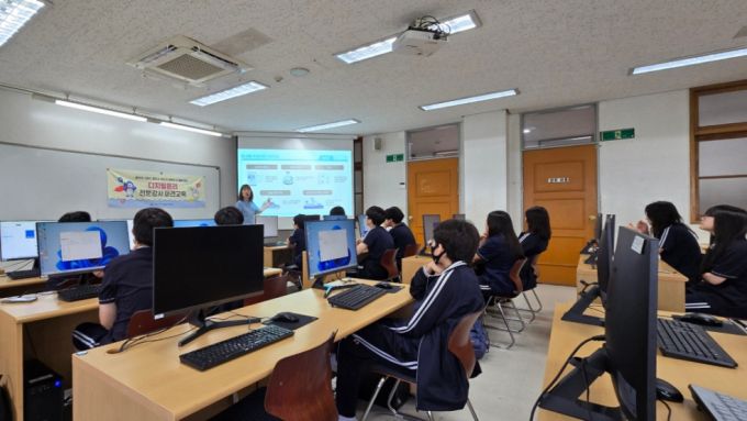 지난 4일 서울 광진구 광남중학교에서 방송통신위원회와 한국지능정보사회진흥원(NIA) 주관으로 진행된 디지털 윤리 교육 현장 /  사진=황국상 기자