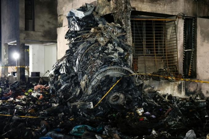 지난달 260명의 사망자가 발생한 에어인디아 항공기 추락 사고와 관련해 여객기 기장의 '자살 비행'이 아니냐는 주장이 제기됐다./로이터=뉴스1