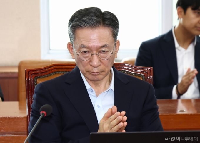 (서울=뉴스1) 김민지 기자 = 법무부 장관 후보자인 정성호 더불어민주당 의원이 2일 서울 여의도 국회에서 열린 기획재정위원회 전체회의에서 출석, 손뼉을 치고 있다. 2025.7.2/뉴스1  Copyright (C) 뉴스1. All rights reserved. 무단 전재 및 재배포,  AI학습 이용 금지. /사진=(서울=뉴스1) 김민지 기자