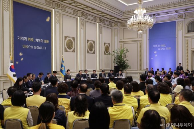 [서울=뉴시스] 최동준 기자 = 이재명 대통령이 16일 청와대 영빈관에서 열린 '기억과 위로, 치유의 대화' 사회적 참사 유가족과 간담회에서 발언하고 있다. 2025.07.16. photocdj@newsis.com /사진=최동준