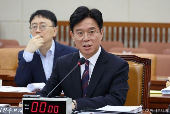 (서울=뉴스1) 이광호 기자 = 김영훈 고용노동부 장관 후보자가 16일 오전 서울 여의도 국회 환경노동위원회 전체회의장에서 열린 인사청문회에서 의원 질의에 답하고 있다. 2025.7.16/뉴스1  Copyright (C) 뉴스1. All rights reserved. 무단 전재 및 재배포,  AI학습 이용 금지.