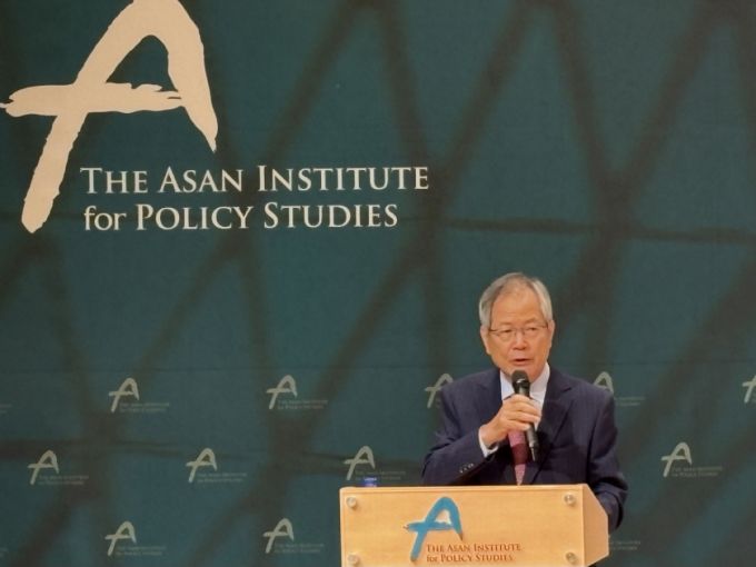 천영우 한반도포럼 이사장이 16일 서울 종로구 아산정책연구원에서 '이재명 정부의 외교안보정책 과제와 도전'을 주제로 열린 포럼 기조연설에서 발언하고 있다. / 사진=김인한 기자