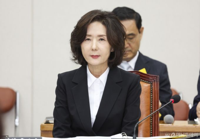 [서울=뉴시스] 고승민 기자 = 이진숙 사회부총리 겸 교육부 장관 후보자가 16일 서울 여의도 국회 교육위원회에서 열린 인사청문회에서 자리에 앉아 있다. 2025.07.16. kkssmm99@newsis.com /사진=고승민