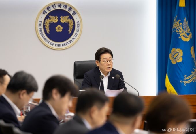 (서울=뉴스1) 이재명 기자 = 이재명 대통령이 17일 서울 용산 대통령실 청사에서 열린 4차 수석·보좌관 회의에서 발언을 하고 있다. (대통령실 제공. 재판매 및 DB금지) 2025.7.17/뉴스1  Copyright (C) 뉴스1. All rights reserved. 무단 전재 및 재배포,  AI학습 이용 금지. /사진=(서울=뉴스1) 이재명 기자