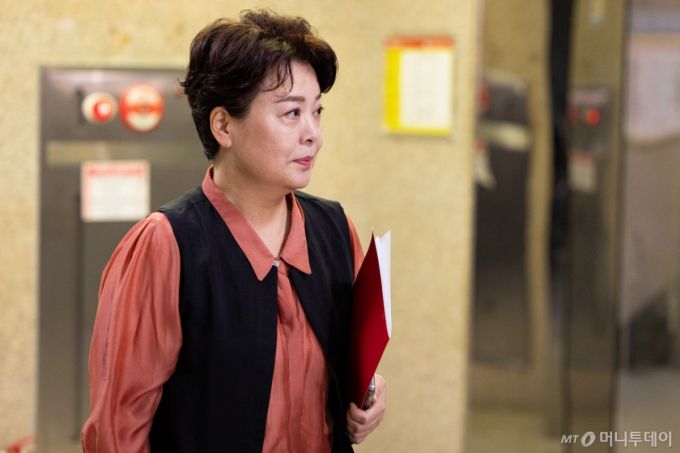 (서울=뉴스1) 유승관 기자 = 윤희숙 국민의힘 혁신위원장이 17일 서울 여의도 국회에서 열린 비공개 비상대책위원회의에 참석하고 있다. 2025.7.17/뉴스1  Copyright (C) 뉴스1. All rights reserved. 무단 전재 및 재배포,  AI학습 이용 금지. /사진=(서울=뉴스1) 유승관 기자