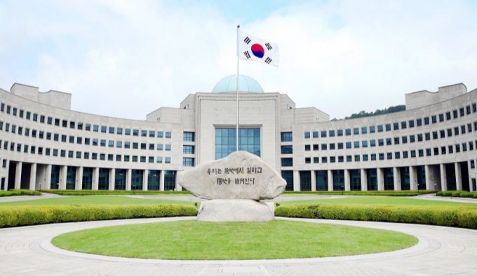 국가정보원의 원훈(院訓)이 '우리는 음지에서 일하고 양지를 지향한다'라고 쓰여 있다. / 사진=국가정보원