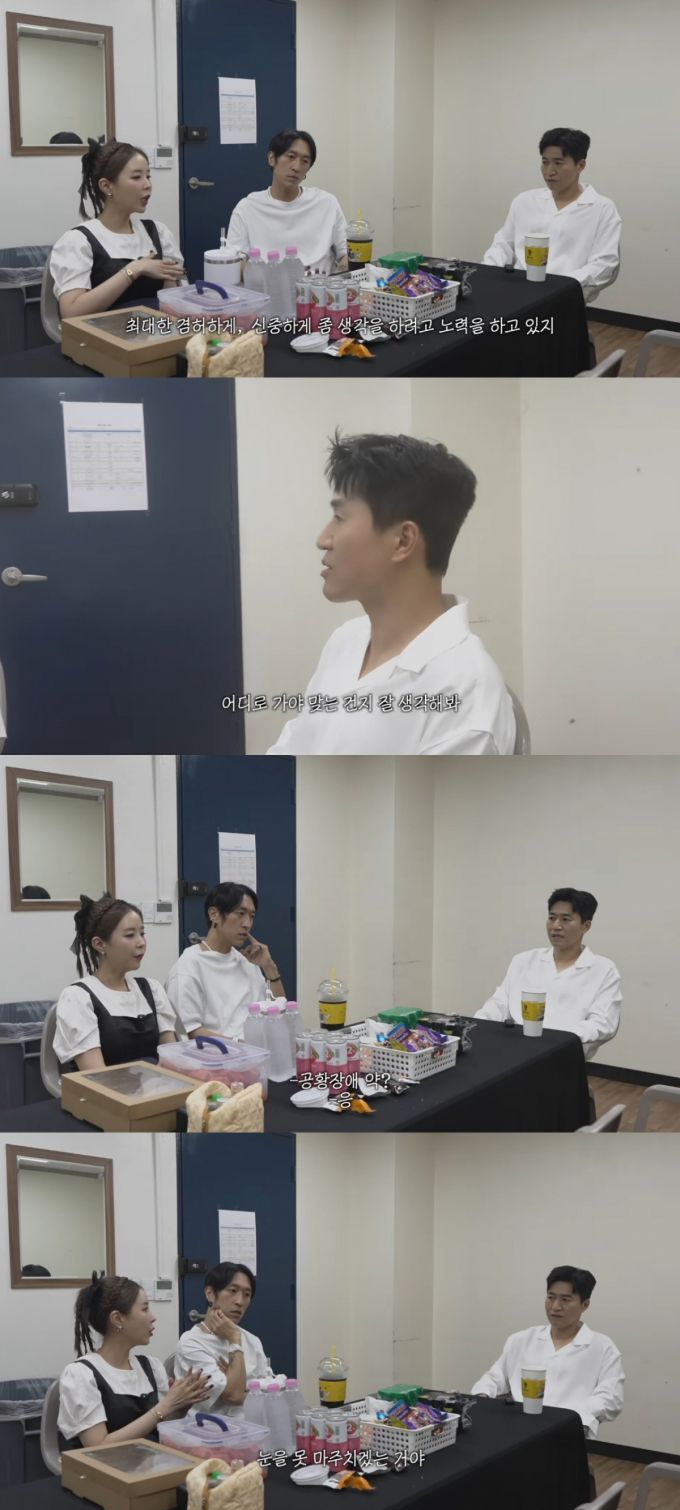 그룹 코요태 멤버 신지(43)가 예비 신랑인 가수 문원(36)을 둘러싼 논란에 대해 심경을 밝혔다.