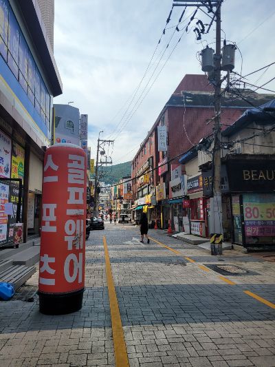 해수부 부산의 임시청사가 들어설 곳 옆의 상가 골목./사진=오세중 기자.