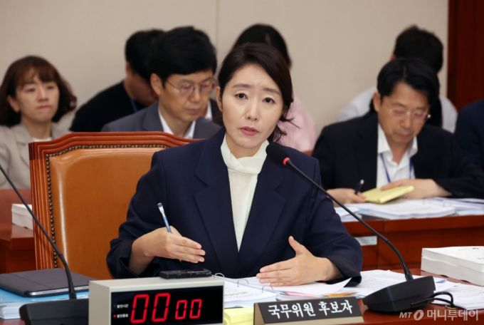 [서울=뉴시스] 고승민 기자 = 강선우 여성가족부 장관 후보자가 14일 서울 여의도 국회에서 열린 여성가족위원회의 인사청문회에서 의원 질의에 답하고 있다. 2025.07.14. kkssmm99@newsis.com /사진=고승민