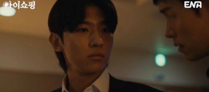 첫 방송 이후 연기력 논란을 불러일으킨 UDT 출신 유튜버 덱스(김진영) /사진=ENA '아이쇼핑' 방송화면