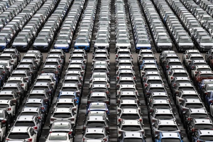 2025년 4월 2일 일본 요코하마의 다이코쿠 부두에 신차들이 주차되어 있는 모습. /AFPBBNews=뉴스1