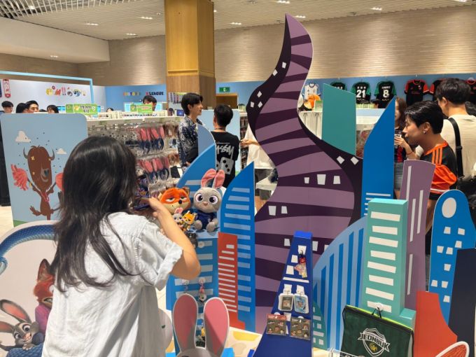 BGF리테일이 운영하는 CU편의점이 K리그, 디즈니코리아와 함께 'K-리그 주토피아' 팝업스토어를 열었다. /사진=하수민기자