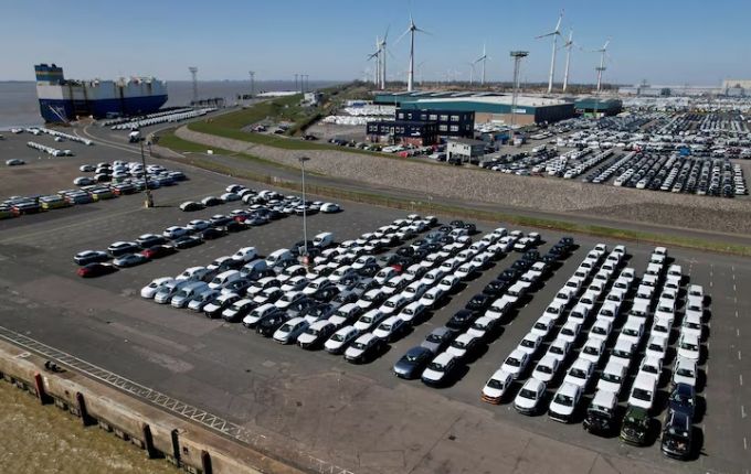 2025년 4월 2일 독일 엠덴 항구에서 미국 수출용 폭스바겐 차량이 세워져 있다. /로이터=뉴스1