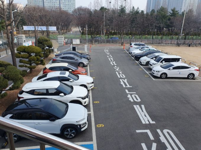부천시는 거주자우선주차장을 주간 시간 무료로 개방하고 있다./사진제공=부천시