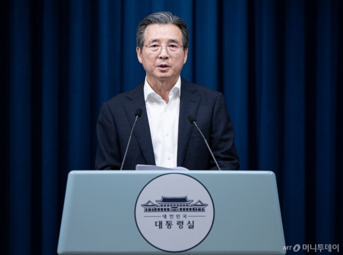 (서울=뉴스1) 이재명 기자 = 김용범 정책실장이 31일 서울 용산 대통령실 청사에서 한미 관세 협상 타결 관련 브리핑을 하고 있다. 2025.7.31/뉴스1  Copyright (C) 뉴스1. All rights reserved. 무단 전재 및 재배포,  AI학습 이용 금지. /사진=(서울=뉴스1) 이재명 기자